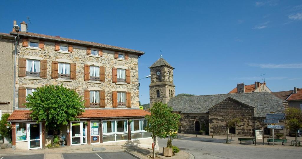 Logis Le Clair Logis Hotel Laussonne Exterior photo